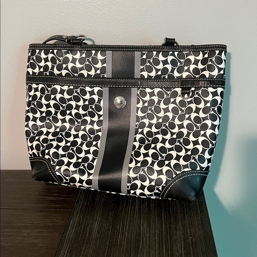 Beautiful Coach Chelsea Heritage Stripe Signature Tote in Black White